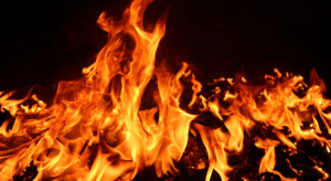 Łódzkie: Pożar w fabryce palet pod Sieradzem