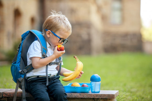 Zdaniem ekspertów ds. żywienia, najmłodsi wciąż spożywają zbyt mało owoców i warzyw/ fot. shutterstock Eksperci ds. żywienia: najmłodsi wciąż spożywają zbyt mało owoców i warzyw