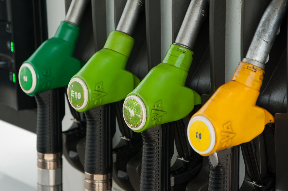 Analitycy: Drożejąca ropa naftowa może zatrzymać spadki cena paliw