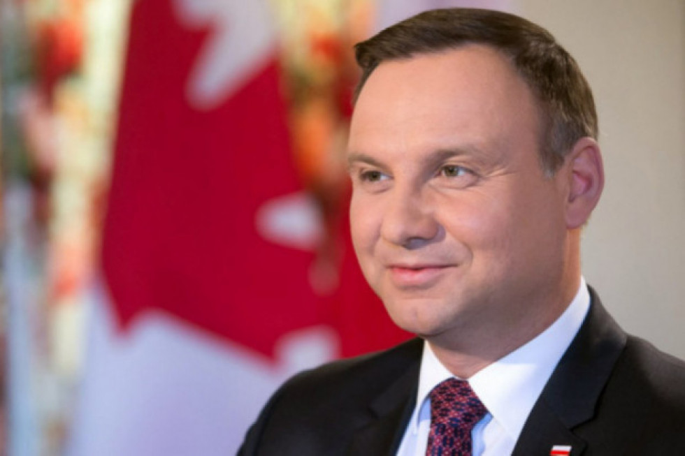 Prezydent w TVP1 z okazji Zielonych Swiątek, jak potocznie nazywane jest święto Zesłania Ducha Świętego, złożył rolnikom życzenia. / fot. shutterstock Prezydent: Życzę rolnikom, aby zebrali jak największy plon i byli traktowani uczciwie