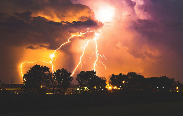 Kolejne ostrzeżenia przed burzami z gradem; fot. unsplash.com IMGW ostrzega przed burzami z gradem na południu kraju