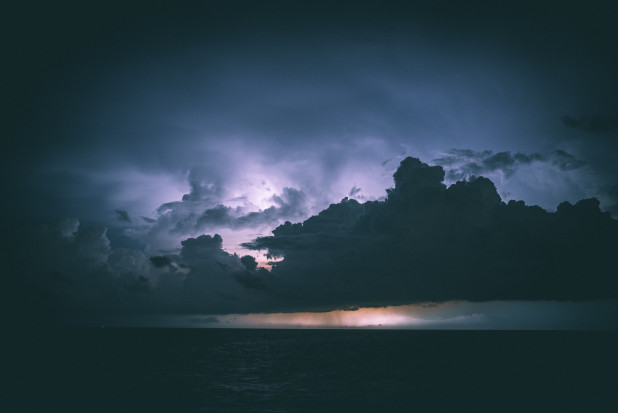 Ostrzeżenia przed burzami z gradem obowiązują w niemal całym kraju/ fot. unsplash.com IMGW ostrzega: burze z gradem w niemal całym kraju