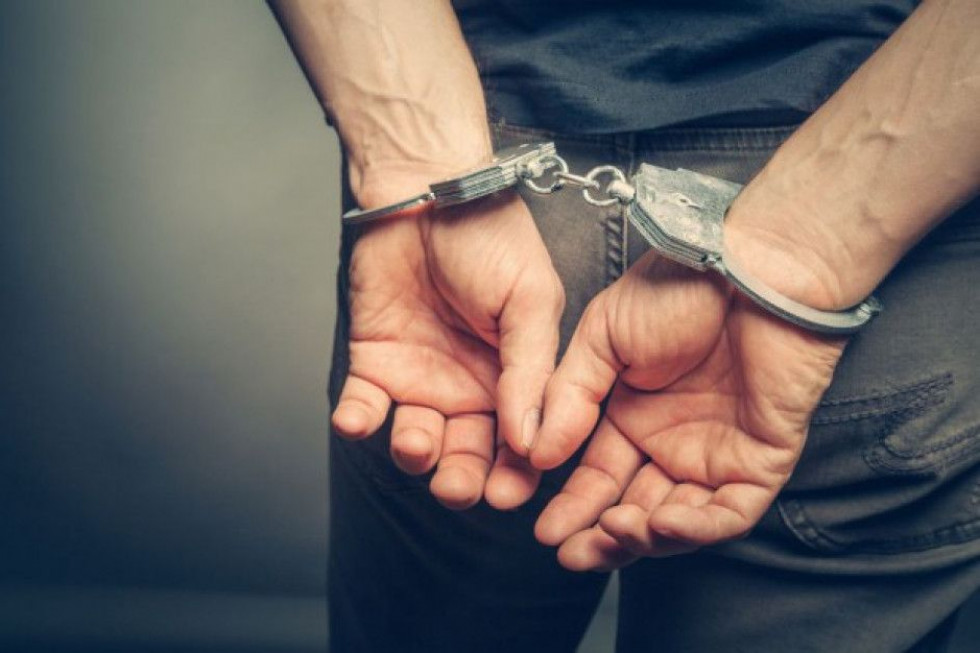 Policjanci z gołdapskiej komendy zatrzymali dwóch podejrzanych o kradzieże paliwa z maszyn rolniczych w gospodarstwie/ fot. shutterstock Zatrzymano podejrzanych o kradzieże paliwa z maszyn rolniczych