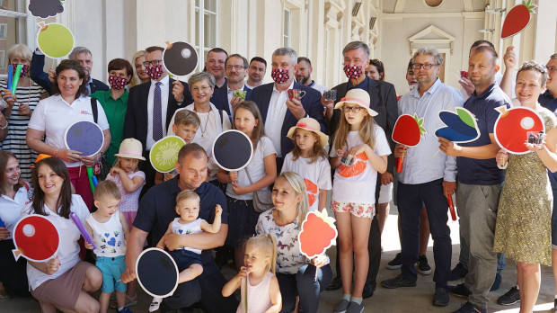 1 lipca przypada święto owoców i oficjalne rozpoczęcie zbiorów borówki/ fot. MRiRW Ruszył oficjalnie sezon na polskie owoce jagodowe. Zbiory borówek zapowiadają się dobrze