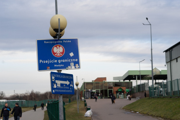 Przejście graniczne; fot. shutterstock.com Ukraińcy, którzy wyjechali z Polski przez epidemię, chcą wrócić