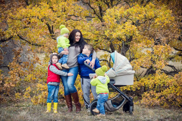 Przyznano 57,5 tys. świadczeń "Mama 4 plus"; fot. shutterstock.com KRUS i ZUS przyznały już 57,5 tys. świadczeń "Mama 4 plus"