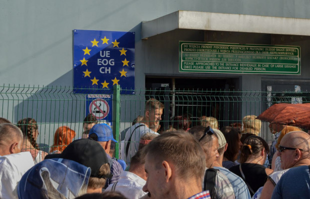 Raport "Imigranci w polskiej gospodarce"; fot. shutterstock.com 15 proc. firm będzie zatrudniać mniej imigrantów niż przed pandemią