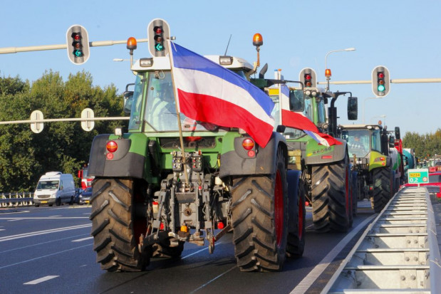 Rolnicy domagają się od rządu porzucenia planów ograniczenia emisji tych przyczyniających się do efektu cieplarnianego związków chemicznych/ fot. shutterstock Holandia: Protest rolników przeciw ograniczeniom ekologicznym