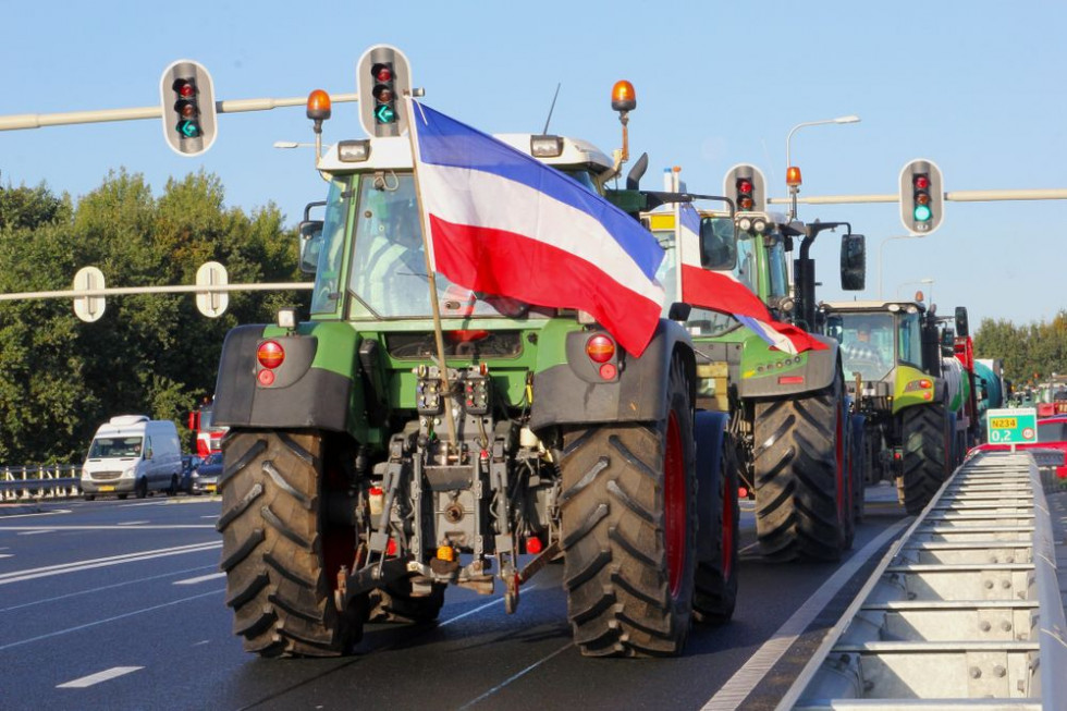 Rolnicy domagają się od rządu porzucenia planów ograniczenia emisji tych przyczyniających się do efektu cieplarnianego związków chemicznych/ fot. shutterstock Holandia: Protest rolników przeciw ograniczeniom ekologicznym