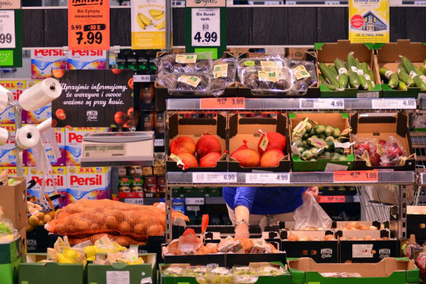 Od 3 sierpnia na Ryneczku Lidla znajdziemy letnie owoce i warzywa w promocyjnych cenach/ fot. shutterstock Lidl wprowadza przeceny na sezonowe owoce i warzywa