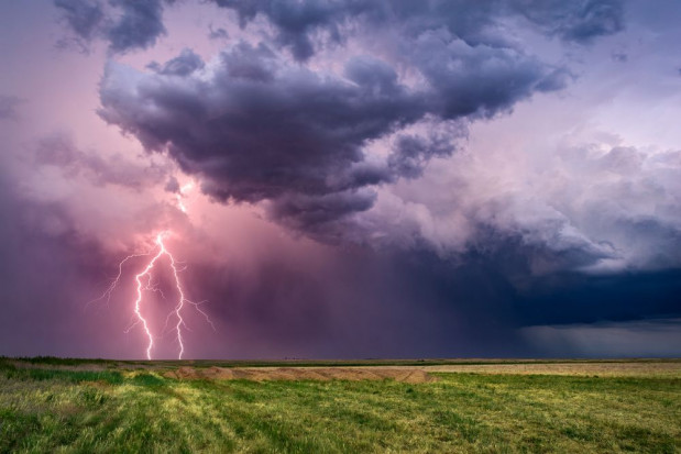 IMGW wydał ostrzeżenia przed burzami/ fot. shutterstock IMGW ostrzega przed burzami w niemal całym kraju