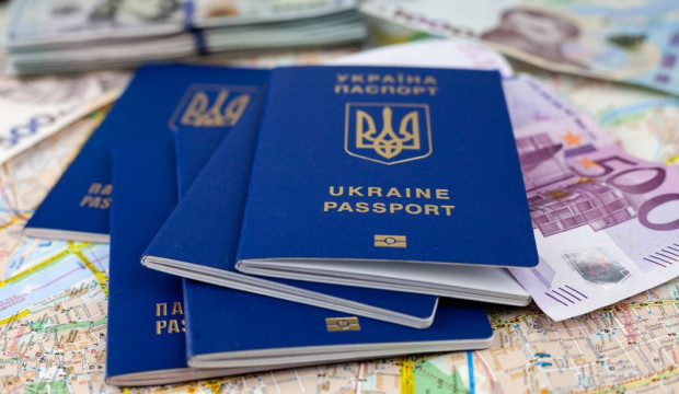 Ukraińcy zadeklarowali chęć pozostania w Polsce na dłużej lub nawet na stałe/ fot. shutterstock.com Badanie: 52% Ukraińców planuje pozostać w Polsce na dłużej niż 3 lata