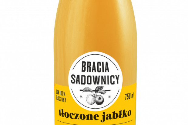 dwie najnowsze propozycje od Braci Sadowników to połączenie jabłek i pomarańczy/ fot. Bracia Sadownicy Bracia Sadownicy poszerzają ofertę o Tłoczone Jabłko z pomarańczą oraz Musujące Jabłko i pomarańcza