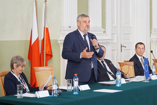 Wystąpienie min. J. K. Ardanowskiego podczas konferencji/ Fot. MRiRW 70- lecie działalności Instytutu Ekonomiki Rolnictwa i Gospodarki Żywnościowej