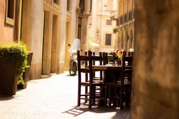 34 miliardy euro wyniosą w tym roku straty branży gastronomicznej we Włoszech/ fot. unsplash Rolniczy związek Coldiretti: 34 mld euro strat branży gastronomicznej z powodu pandemii