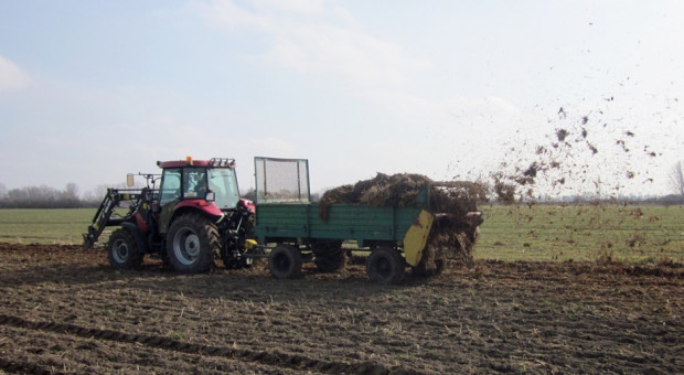 Zarząd KRIR zawnioskował o dostosowanie terminu wywozu nawozów naturalnych do końca listopada/ fot. za farmer.pl KRIR apeluje o wydłużenie terminu stosowania nawozów naturalnych