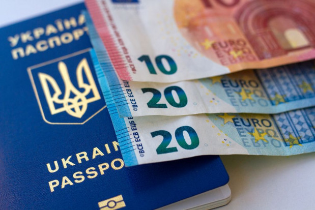 Pandemia jedynie spowolniła proces, ale nie odebrała Ukraińcom pragnienia wyjazdu do Niemiec i Czech/ fot. shutterstock Niemcy, Czechy i inne kraje UE przyciągają Ukraińców wyższymi zarobkami