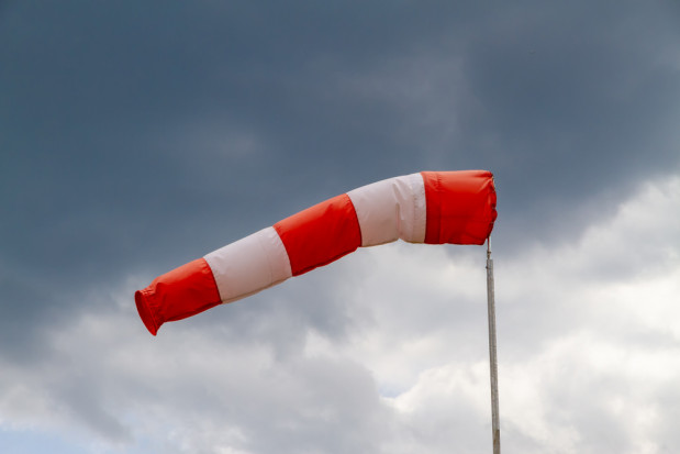 IMGW wydał we wtorek po południu ostrzeżenie pierwszego stopnia przed silnym wiatrem/ fot.shutterstock.com IMGW: ostrzeżenie przed silnym wiatrem dla pięciu województw