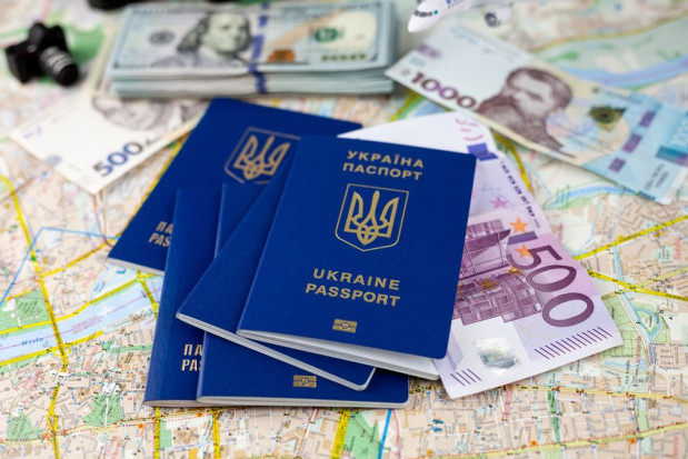 Od września rośnie liczba przekazów pieniężnych na Ukrainę od migrantów