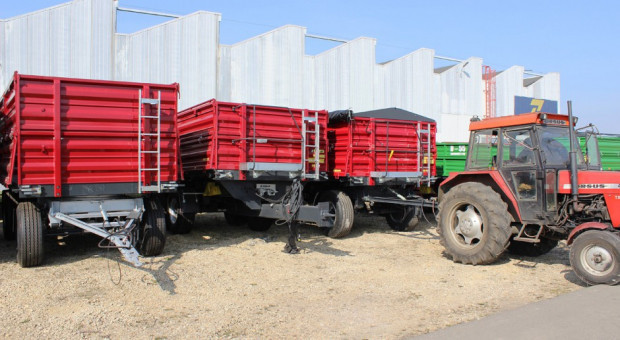 W październiku zarejestrowano 429 szt. nowych przyczep rolniczych/ fot. Farmer Niewielki spadek sprzedaży nowych przyczep rolniczych
