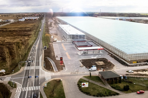 Łuna świetlna nad Siechnicami; fot. materiały prasowe PPO Siechnice: łuna świetlna nad szklarniami pomidorów zostanie, ale nie w nocy