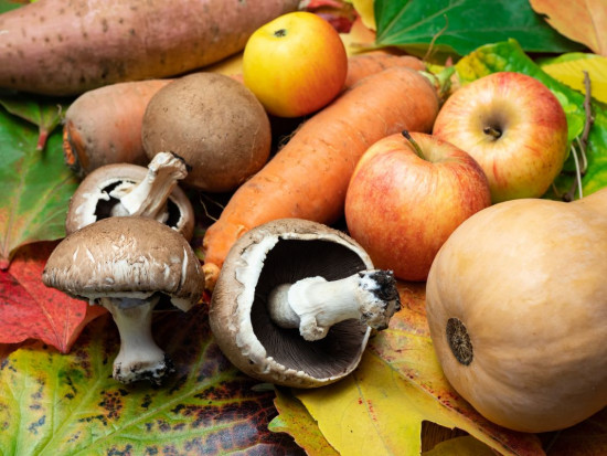 Jabłka i ziemniaki - top owoce i warzywa w listopadzie; fot. shutterstock.com Jabłka i ziemniaki - top owoce i warzywa w listopadzie