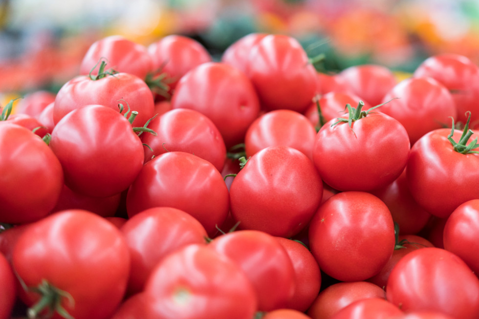 Bronisze: Ceny krajowych pomidorów malinowych bardzo wysokie - nawet 17 zł/kg