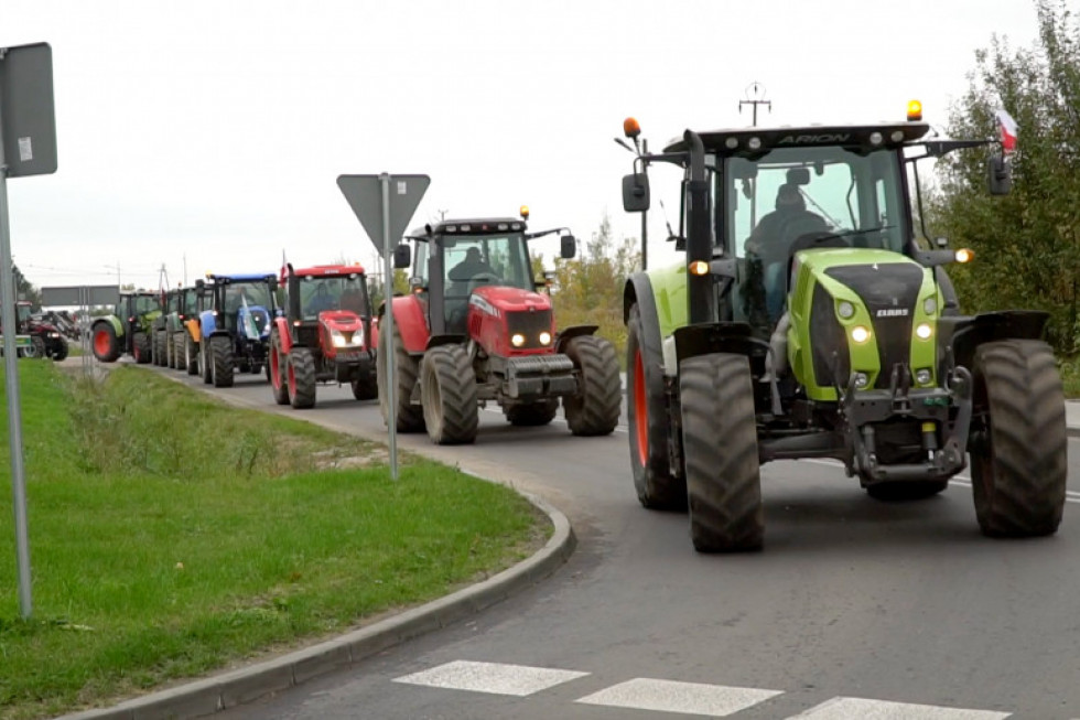 Łódzkie: rolnicy protestują i blokują skrzyżowanie DK 14 z autostradą A2