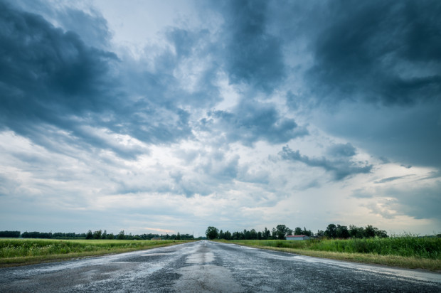 W poniedziałek pojawią się opady deszczu, powieje też silny wiatr/ fot. shutterstock.com Pogoda na 28 grudnia: Będzie zimno i wietrznie