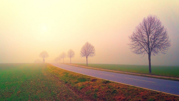 Marznący deszcz powodujący gołoledź - niemal w całym kraju, a w zachodniopomorskim dodatkowo mgły/ fot. pixabay IMGW: mgły i marznący deszcz w większości województw