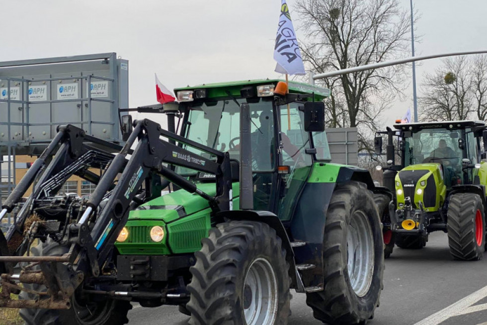 Łódzkie: rolnicy z Agrounii blokują rondo pod Strykowem