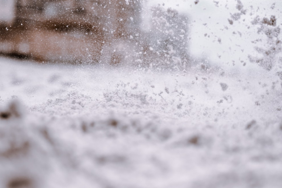 IMGW: Intensywne opady śniegu na północnym wschodzie Polski