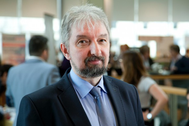 dr Krzysztof Rutkowski, kierownik Zakładu Przechowalnictwa i Przetwórstwa Owoców i Warzyw Instytutu Ogrodnictwa-Państwowego Instytutu Badawczego w Skierniewicach W IO Skierniewice będą badać uszkodzenia wewnętrzne owoców i warzyw