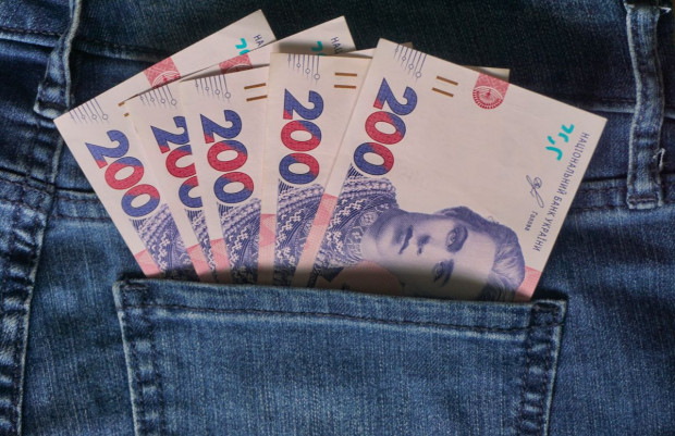 Premier Denys Szmyhal zapowiedział zrównanie zarobków na Ukrainie z polskimi do 2030 r.; fot. shutterstock.com Średnie wynagrodzenie na Ukrainie dorówna zarobkom w Polsce za 30-40 lat?