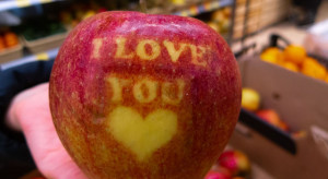 Jabłka zdobione napisem lub symbolem. Jak wykonać? Gdzie kupić?