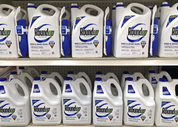 Bayer proponuje 2 mld dol. ugody ws. Roundupu; fot. shutterstock.com Bayer: ugoda o wartości 2 mld dol. ws. Roundupu