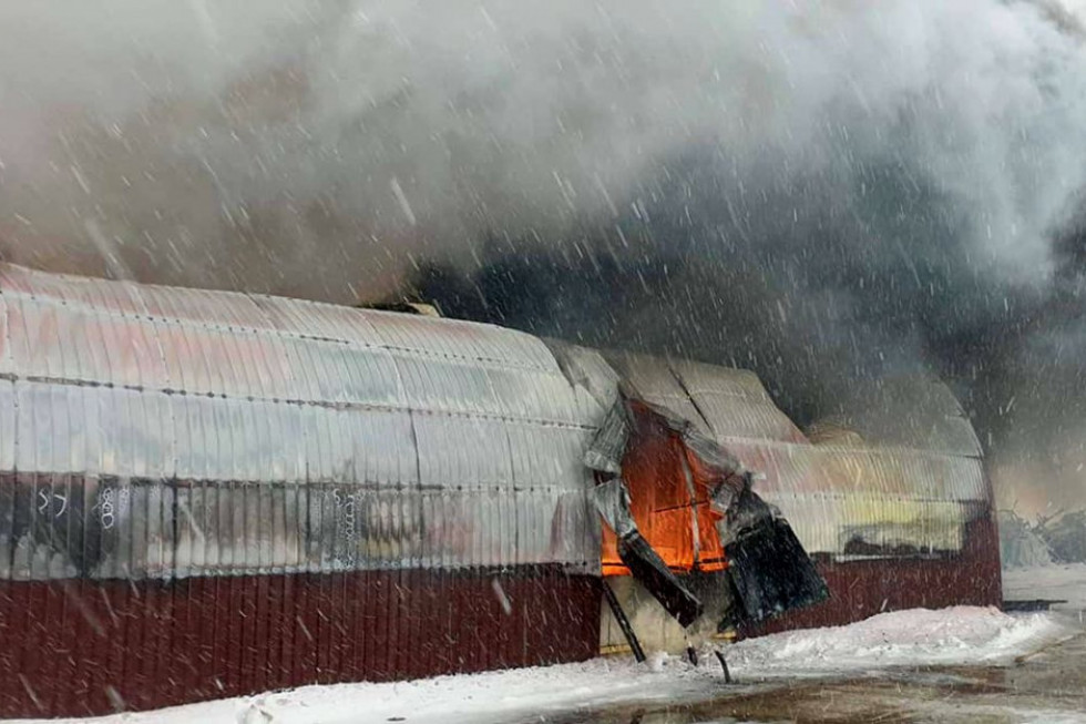 Mazowieckie: Pożar hali z maszynami i nawozami. Straty sięgają blisko 5 mln zł
