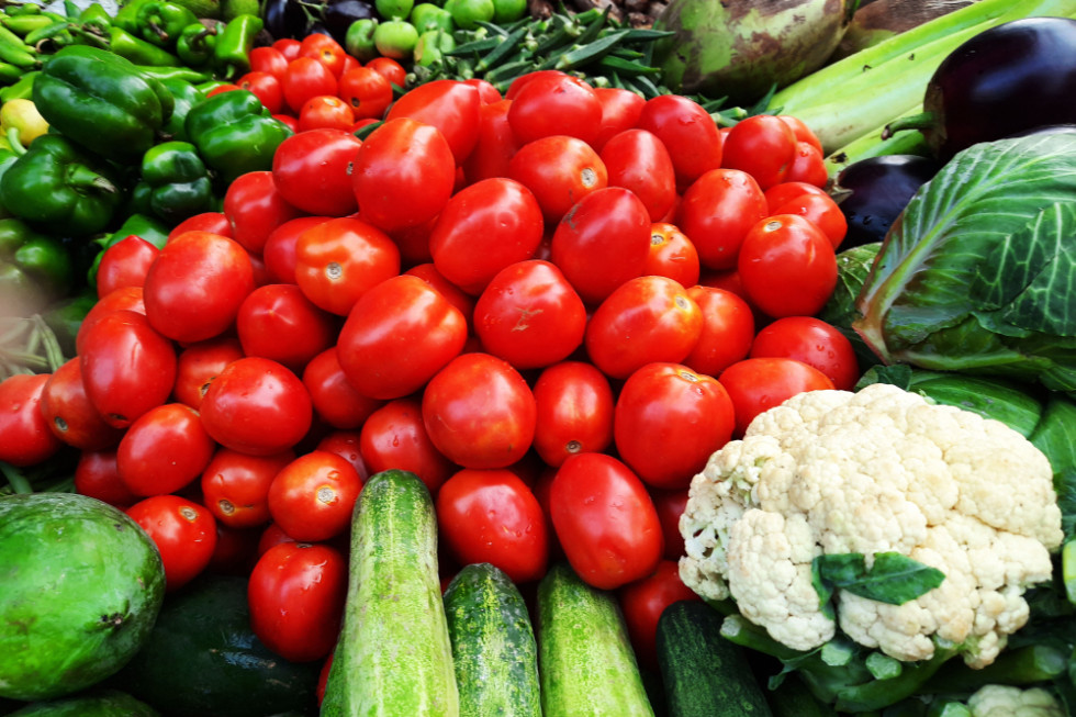 Bronisze: Spadły ceny warzyw z importu i krajowych ogórków spod osłon