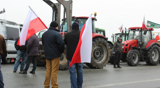 Rolnicy przyjechali do premiera z pytaniem. Rozmowy jednak nie było!/ fot. farmer.pl Rolnicy przyjechali do premiera z pytaniem. Rozmowy jednak nie było!