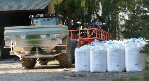 Rolnicy protestują - nie chcą być spisywani z dowodu osobistego przy zakupie nawozów/ fot. farmer Rolnicy nie chcą być spisywani z dowodu osobistego przy zakupie nawozów