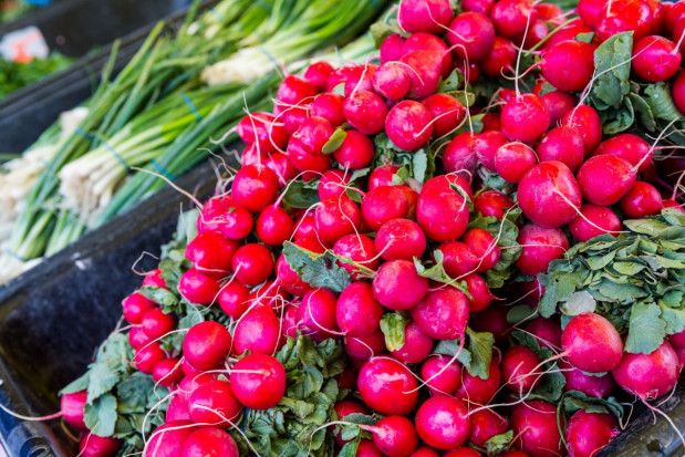 W sklepach pojawiają się nowalijki; fot. shutterstock.com Nowalijki - duże przeceny w sieciach handlowych