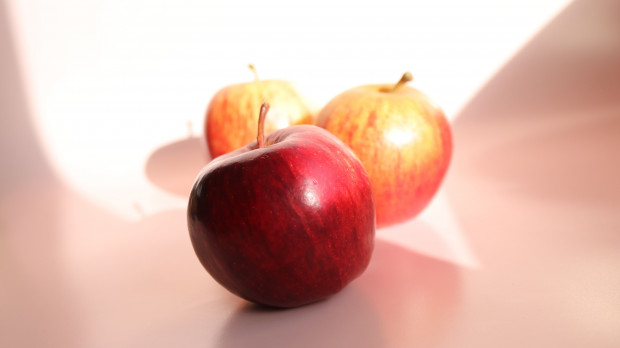 Jabłka w promocji w Lidlu; fot. unsplash.com Lidl: polskie jabłka Pinova w cenie 2,39 zł/kg