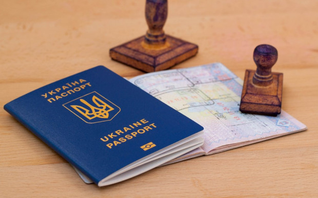 W ciągu roku w Polsce wydano ponad 420 tys. zezwoleń na pracę dla cudzoziemców./fot. shutterstock.com W czasie pandemii 70% zezwoleń na pracę wydano Ukraińcom