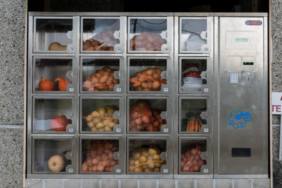 W Opolu stanął pierwszy automat sprzedający owoce i warzywa