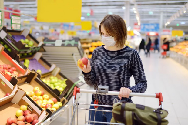 Polacy nie chcą dużo wydawać na święta Wielkanocne/ fot. shutterstock Wzrost cen żywności i pandemia zniechęca do zakupów na Wielkanoc
