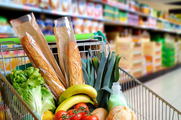 Wielkanocny koszyk będzie kosztował mniej więcej tyle samo co w ubiegłym roku/ fot. shutterstock Wielkanocny koszyk nie będzie znacząco droższy niż przed rokiem (wideo)