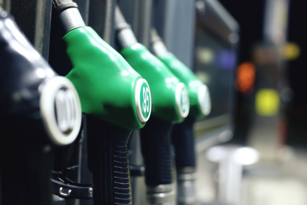 W tym roku święta wielkanocne na stacjach paliw będą dużo droższe niż przed rokiem/fot. shutterstock.com Benzyna i diesel na Wielkanoc dużo droższe niż przed rokiem