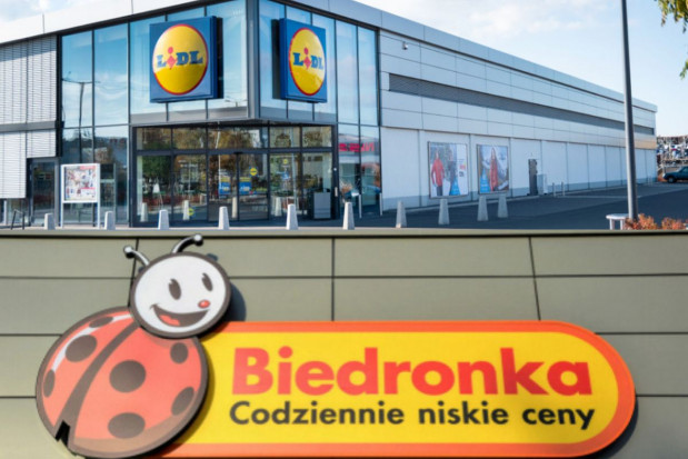 Promocje na jabłka w Lidlu i Biedronce Biedronka z promocją na jabłka - 1,99 zł/kg, w Lidlu BIO po 6,65 zł/kg