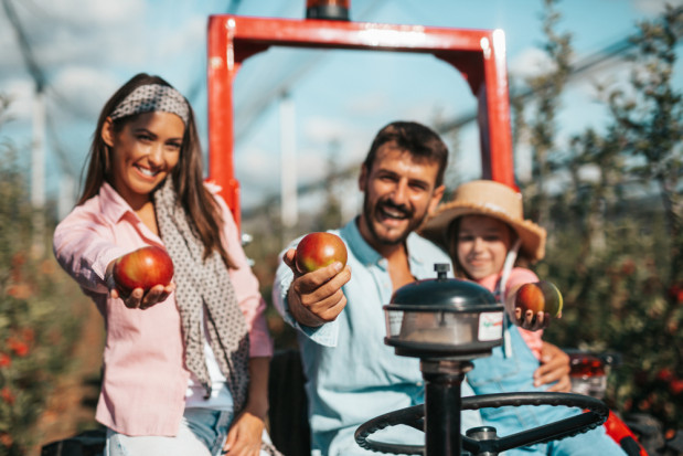 Do 25 kwietnia 2021 r. wydłużony został okres, za który przysługuje zasiłek opiekuńczy dla ubezpieczonego rolnika/fot. shutterstock.com Zasiłek opiekuńczy w KRUS ponownie przedłużony - do 25 kwietnia
