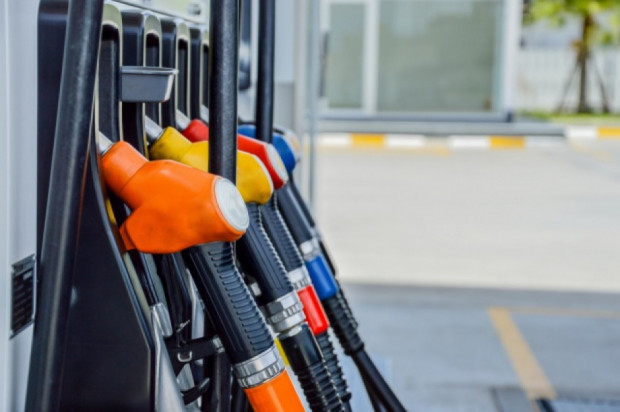 Analitycy: nie ma co liczyć na spadek cen paliw